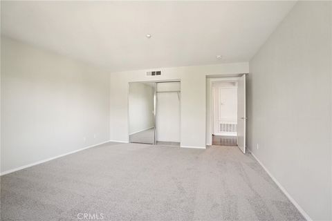 Tiny photo for 5692 Como Cir, Woodland Hills, CA 91367 (MLS # DW26049930)