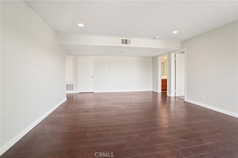 Tiny photo for 5692 Como Cir, Woodland Hills, CA 91367 (MLS # DW26049930)