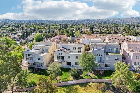 Tiny photo for 5692 Como Cir, Woodland Hills, CA 91367 (MLS # DW26049930)