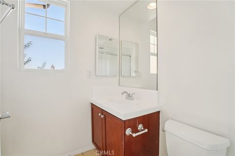 Tiny photo for 5692 Como Cir, Woodland Hills, CA 91367 (MLS # DW26049930)