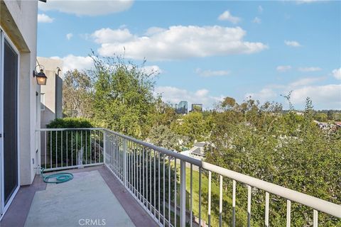 Tiny photo for 5692 Como Cir, Woodland Hills, CA 91367 (MLS # DW26049930)