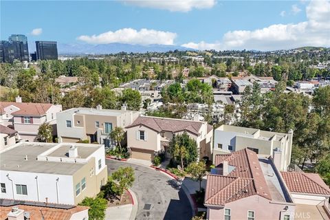 Tiny photo for 5692 Como Cir, Woodland Hills, CA 91367 (MLS # DW26049930)