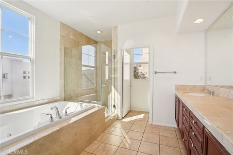 Tiny photo for 5692 Como Cir, Woodland Hills, CA 91367 (MLS # DW26049930)