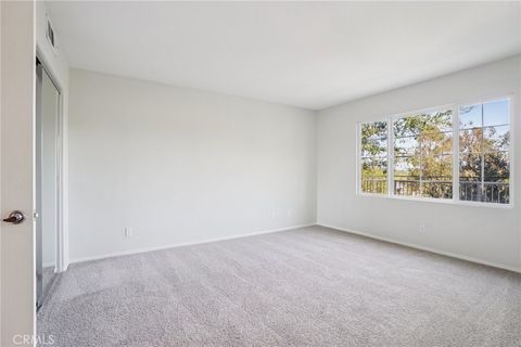 Tiny photo for 5692 Como Cir, Woodland Hills, CA 91367 (MLS # DW26049930)
