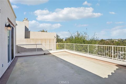 Tiny photo for 5692 Como Cir, Woodland Hills, CA 91367 (MLS # DW26049930)