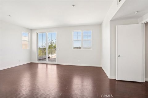 Tiny photo for 5692 Como Cir, Woodland Hills, CA 91367 (MLS # DW26049930)