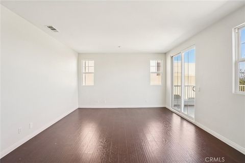 Tiny photo for 5692 Como Cir, Woodland Hills, CA 91367 (MLS # DW26049930)