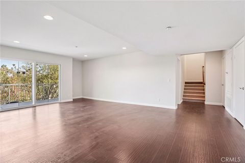 Tiny photo for 5692 Como Cir, Woodland Hills, CA 91367 (MLS # DW26049930)
