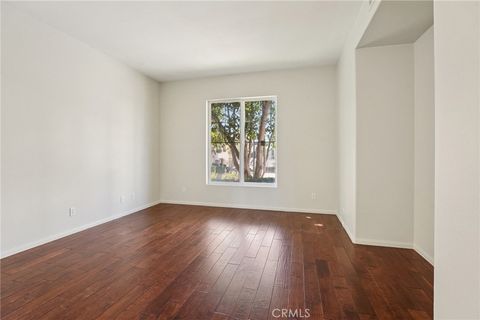 Tiny photo for 5692 Como Cir, Woodland Hills, CA 91367 (MLS # DW26049930)