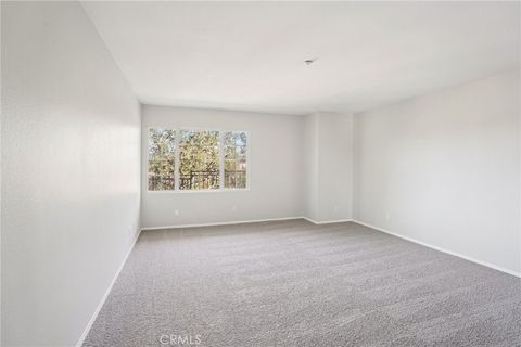Tiny photo for 5692 Como Cir, Woodland Hills, CA 91367 (MLS # DW26049930)