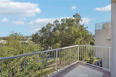 Tiny photo for 5692 Como Cir, Woodland Hills, CA 91367 (MLS # DW26049930)