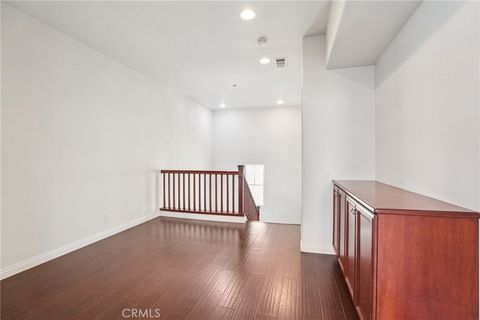 Tiny photo for 5692 Como Cir, Woodland Hills, CA 91367 (MLS # DW26049930)