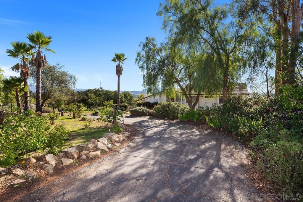 Photo of 13747 49 Little Pond Rd Rd, Valley Center, CA 92082 (MLS # 250046006SD)