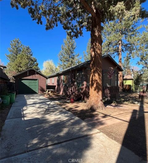 Photo of 602 Kern Ave, Sugarloaf, CA 92386 (MLS # CV25270283)