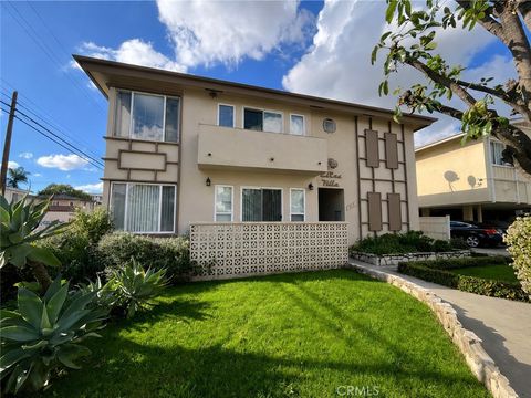 Photo of 8665 S Chalmers Drive #4, Los Angeles, CA 90035 (MLS # SB26110845)