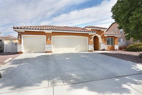 Photo of 14410 Chumash Place, Victorville, CA 92394 (MLS # HD26185554)