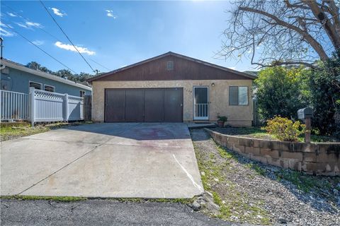 Photo of 7540 Thousand Oaks Drive, Tujunga, CA 91042 (MLS # SR26038514)