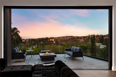 5134 Medina Road Woodland Hills CA 91364