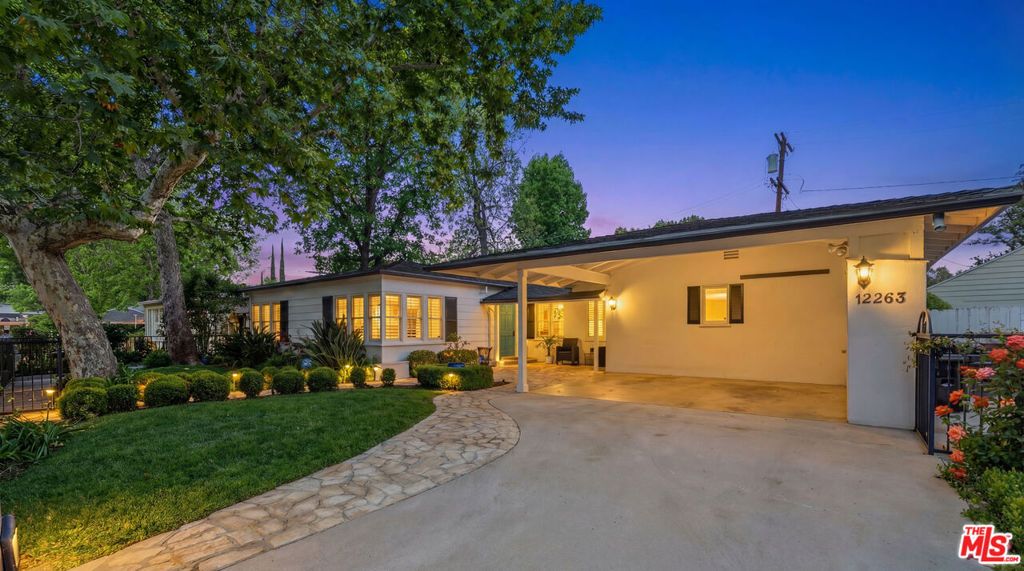 Photo of 12263 Laurel Terrace Drive, Studio City, CA 91604 (MLS # 26698323)