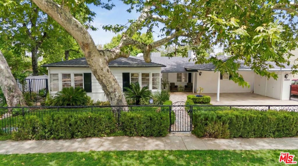 Photo of 12263 Laurel Terrace Drive, Studio City, CA 91604 (MLS # 26698323)