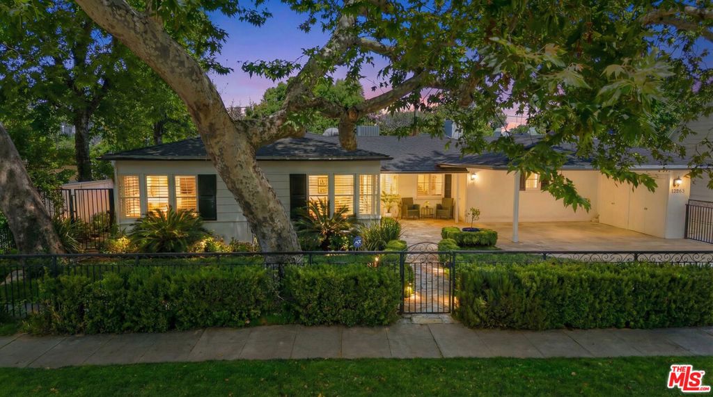 Photo of 12263 Laurel Terrace Drive, Studio City, CA 91604 (MLS # 26698323)
