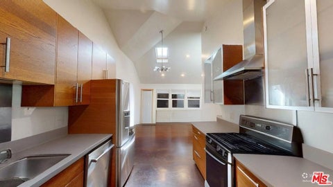 Photo of 320 Grand Boulevard, Los Angeles, CA 90291 (MLS # 26865445)