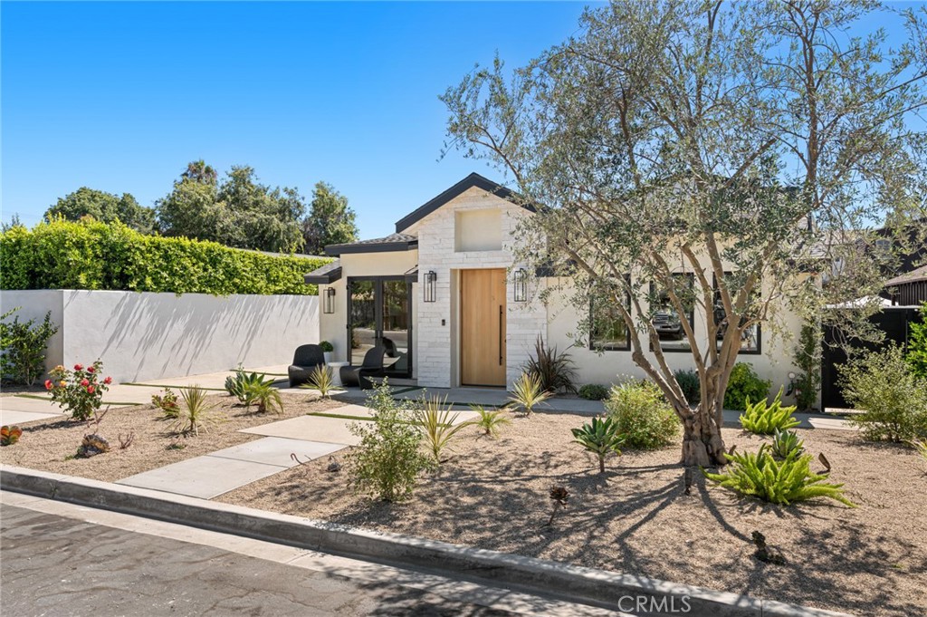 281 Santo Tomas Avenue
