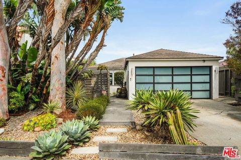 Photo of 7406 Earldom Avenue, Playa Del Rey, CA 90293 (MLS # 26834339)