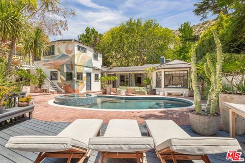 Photo of 2015 Nichols Canyon Road, Los Angeles, CA 90046 (MLS # 25569641)