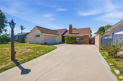 MLS: SR26216192