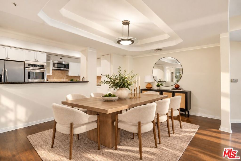 Photo of 11855 Goshen Avenue #104, Los Angeles, CA 90049 (MLS # 26102813)