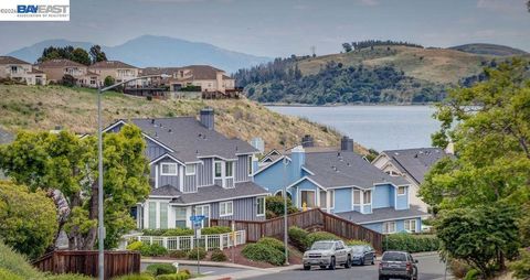 Photo of 7 Cliff Walk Dr, Vallejo, CA 94591 (MLS # 41119598)