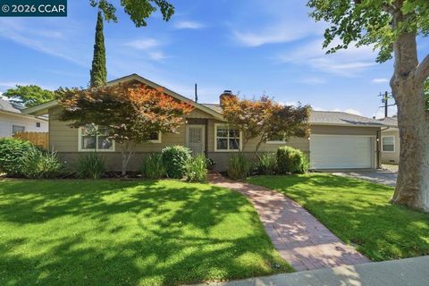 Photo of 1306 Mariposa St ST, Vallejo, CA 94590 (MLS # 41134207)