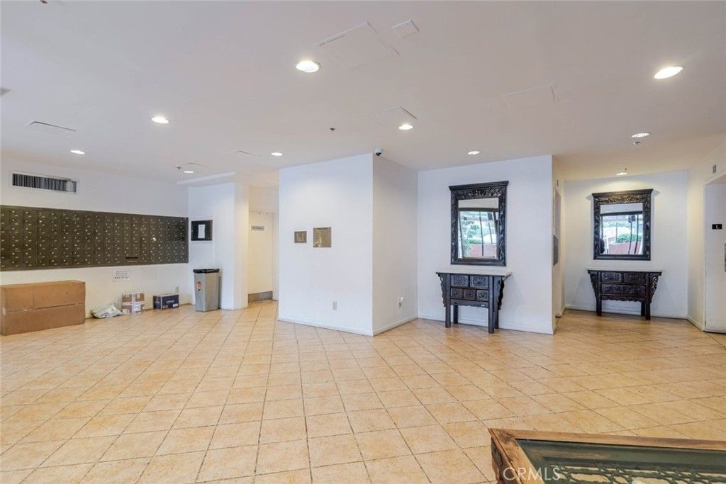 Photo of 421 S La Fayette Park Place #306, Los Angeles, CA 90057 (MLS # GD26055497)