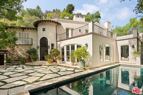 Photo of 2557 Hutton Drive, Beverly Hills, CA 90210 (MLS # 26671775)