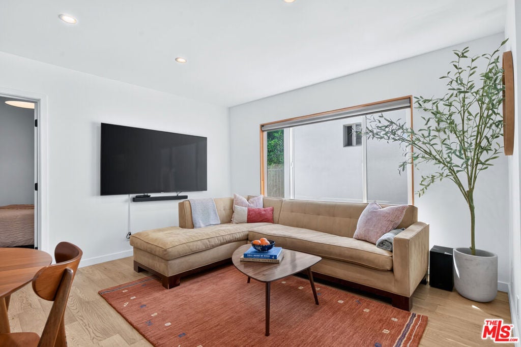 2135 Bellevue Avenue 12