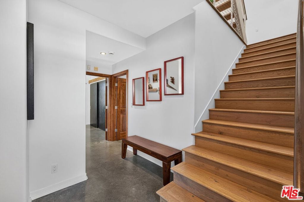 650 Rose Avenue 2, Venice CA 90291
