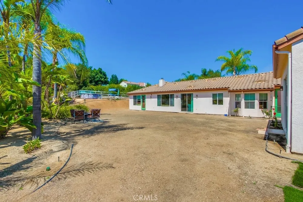 Fallbrook, California 92028, United States, 5 Bedrooms Bedrooms, ,4 BathroomsBathrooms,Residential,Active,189799