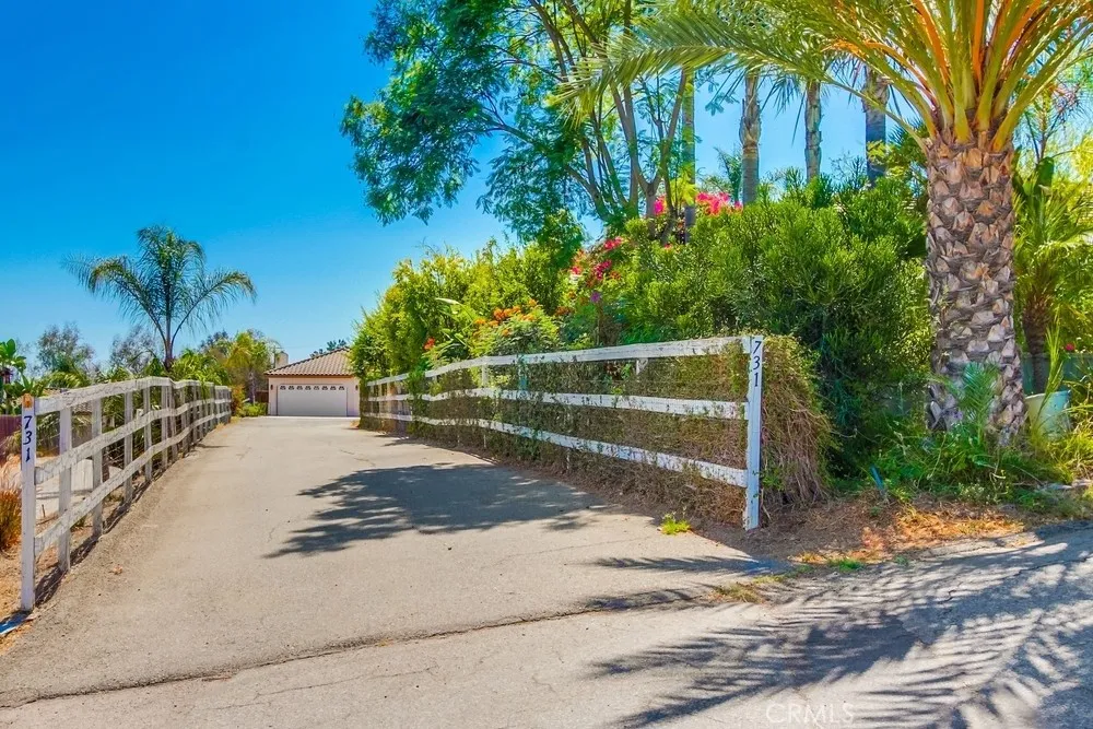 Fallbrook, California 92028, United States, 5 Bedrooms Bedrooms, ,4 BathroomsBathrooms,Residential,Active,189799