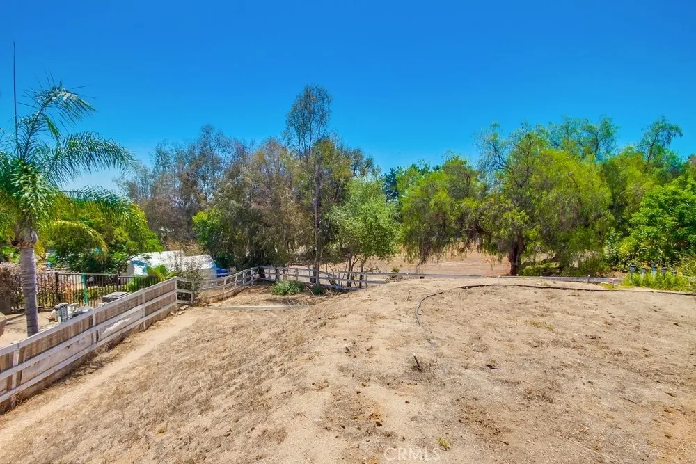 Fallbrook, California 92028, United States, 5 Bedrooms Bedrooms, ,4 BathroomsBathrooms,Residential,Active,189799