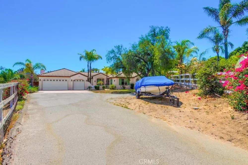 Fallbrook, California 92028, United States, 5 Bedrooms Bedrooms, ,4 BathroomsBathrooms,Residential,Active,189799