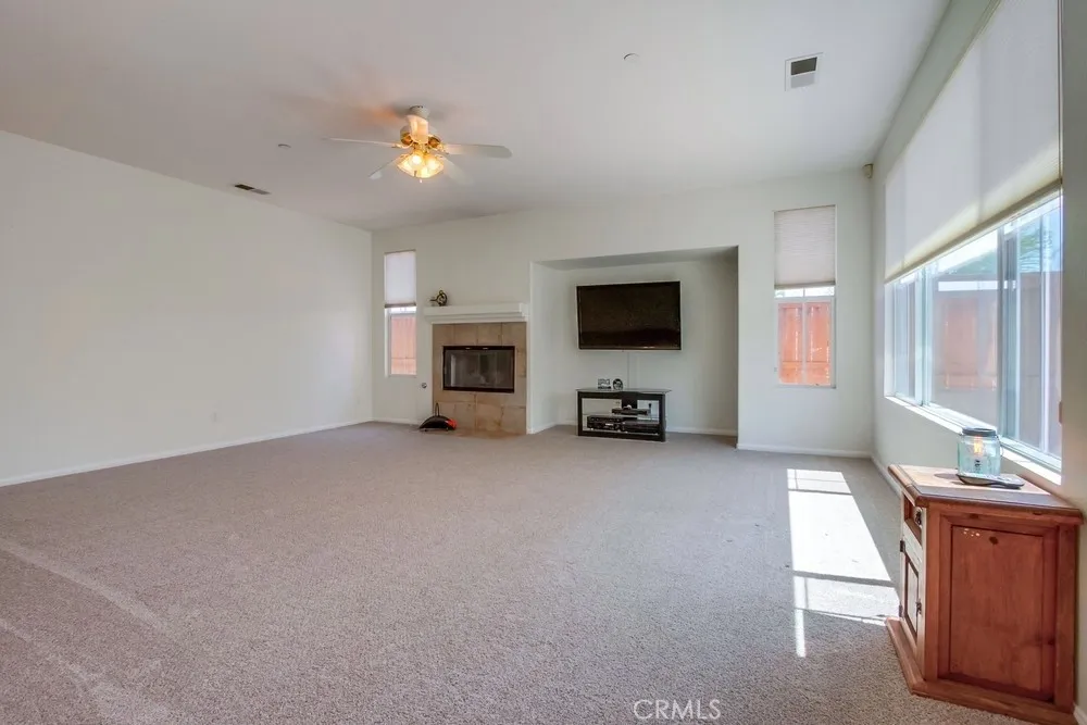 Fallbrook, California 92028, United States, 5 Bedrooms Bedrooms, ,4 BathroomsBathrooms,Residential,Active,189799