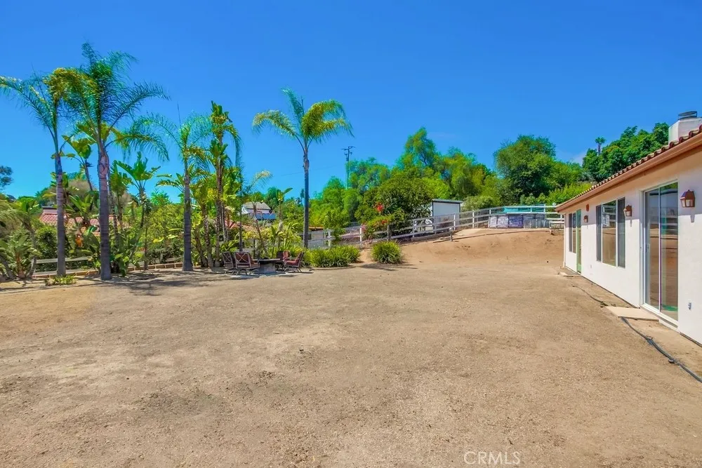 Fallbrook, California 92028, United States, 5 Bedrooms Bedrooms, ,4 BathroomsBathrooms,Residential,Active,189799