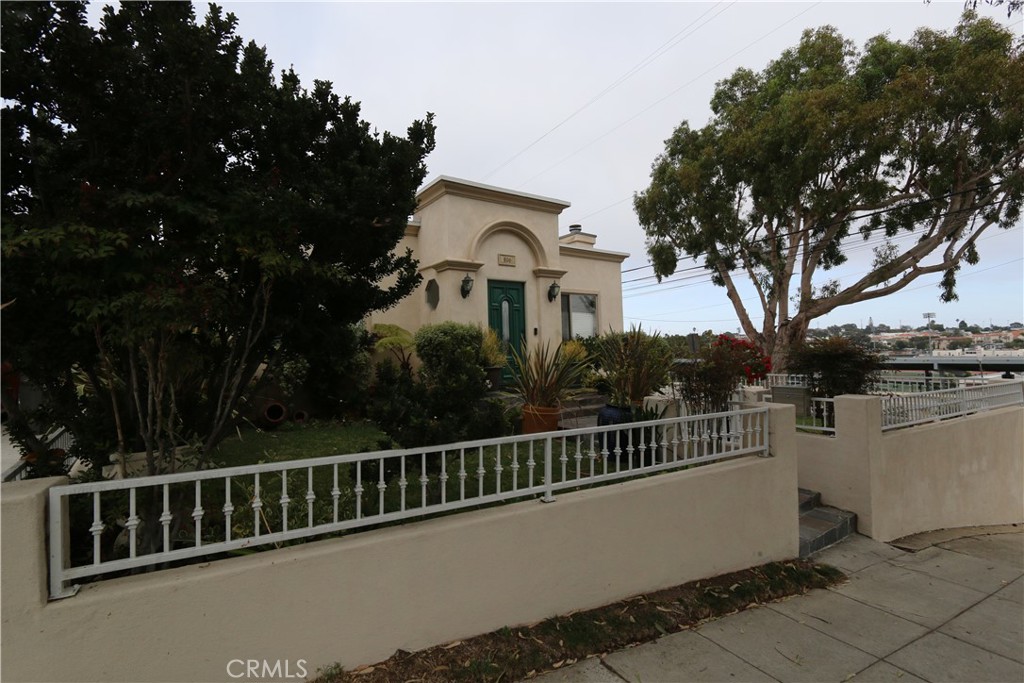 500 N Irena Avenue