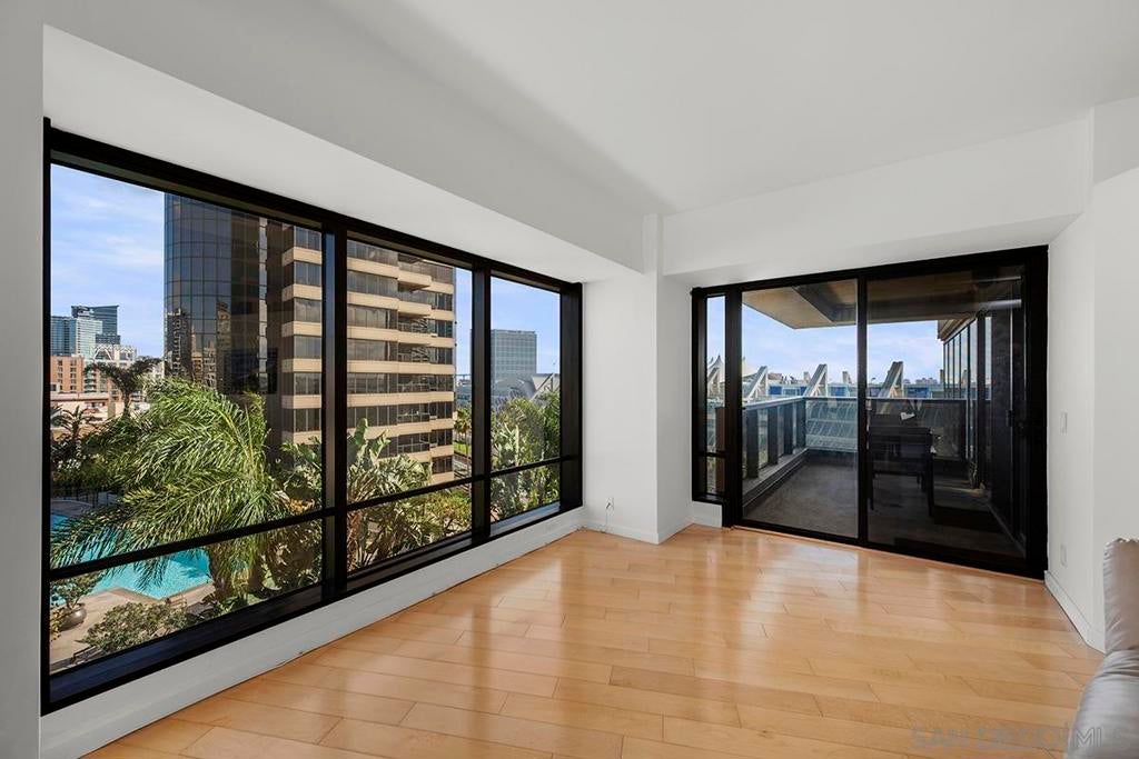 100 Harbor Drive Dr