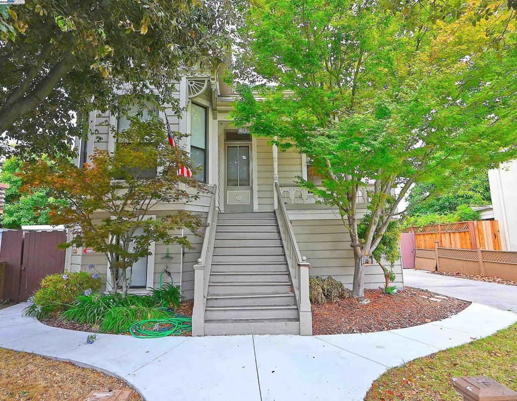 Built in 1895, this classic 2-bed, 1-bath home at 1613 Union St. is full of charm and potential. Set on a generous lot in the heart of Alameda, it’s close to top-rated schools, parks, and all the island has to offer. A bonus room off the primary bedroom makes an ideal office, nursery, or creative space. With its character, central location, and endless possibilities, this home is just waiting for the right owner to add the finishing touches and make it their own.