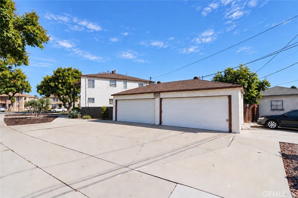 404 E Freeland