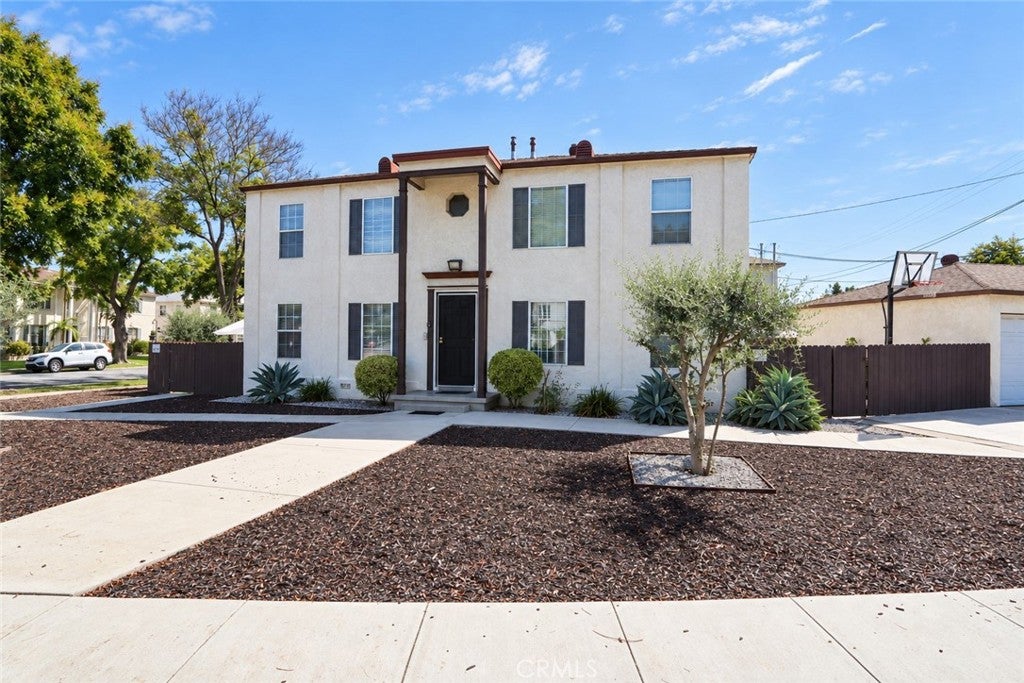 404 E Freeland
