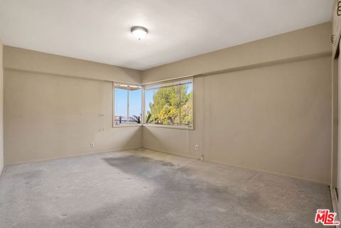 Tiny photo for 1682 Larco Way, Glendale, CA 91202 (MLS # 26669225)