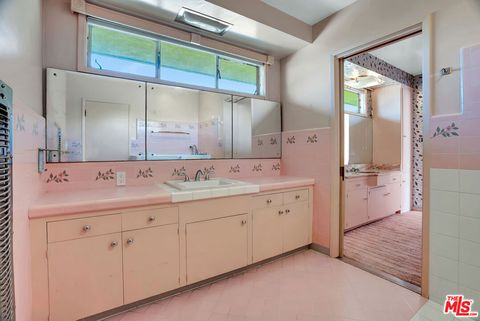 Tiny photo for 1682 Larco Way, Glendale, CA 91202 (MLS # 26669225)